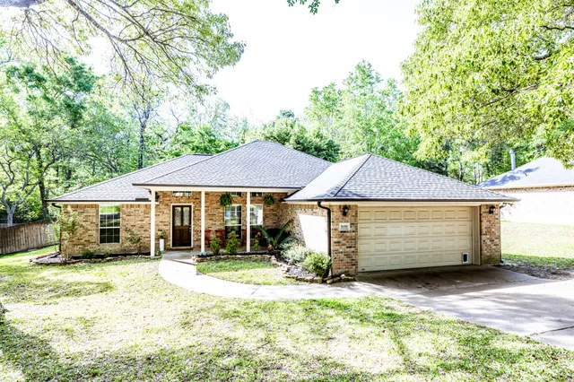 $1,925 | 3658 Red Bud Lane, Huntsville, TX 77340
