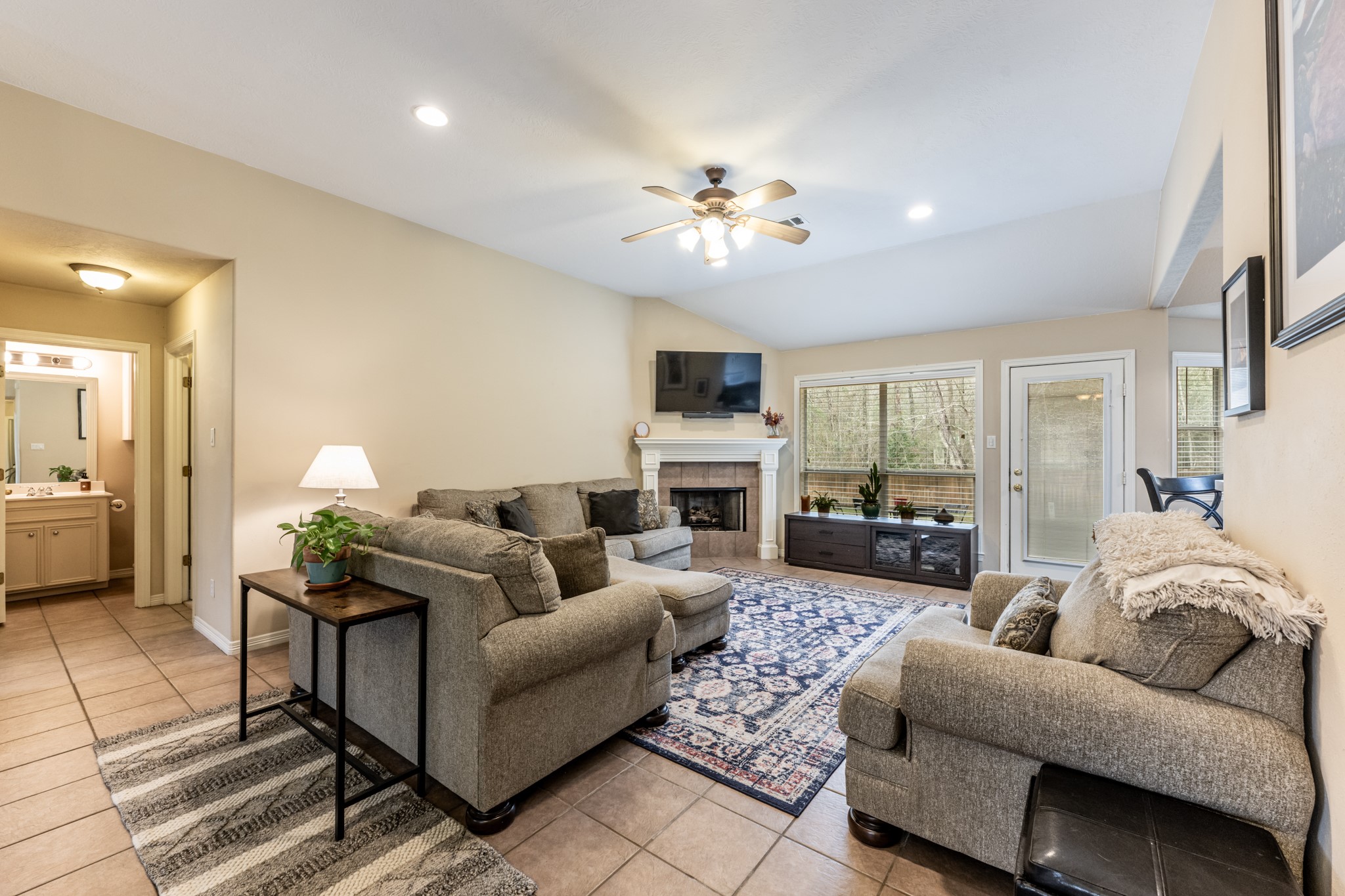 3658 Red Bud Lane Huntsville, TX 77340 - Photo 5 of 22