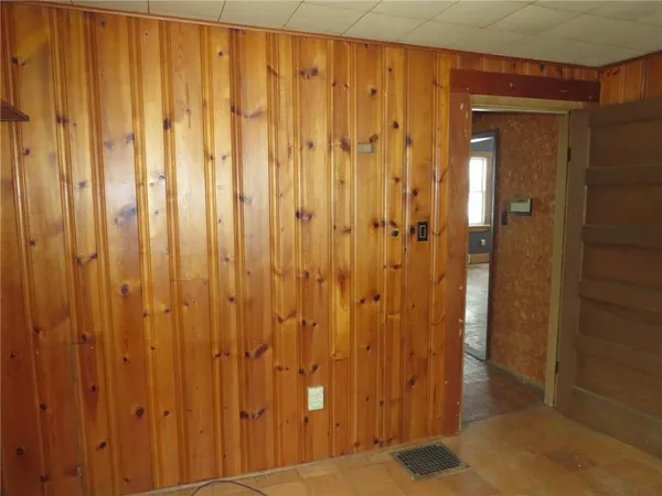 $79,900 | 2189 Dunn Station Road, Prosperity, PA 15329