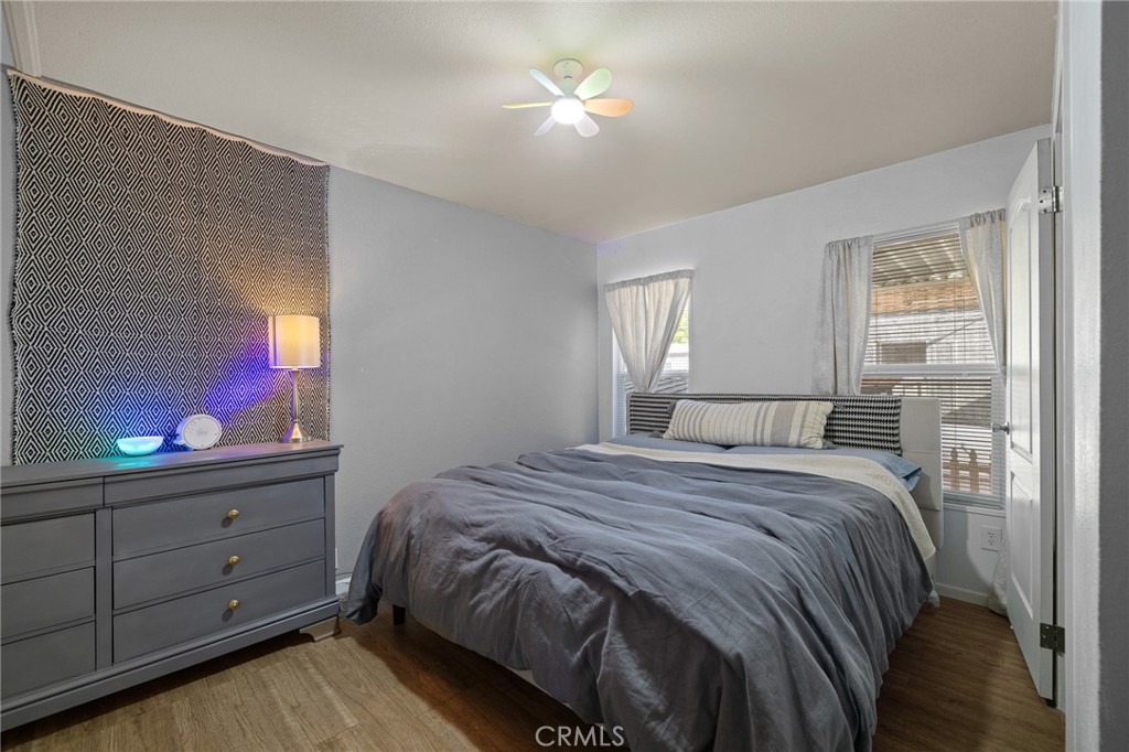 3524 East Avenue R, Unit 121 Palmdale, CA 93550 - Photo 19 of 40 a bedroom with a bed and a window