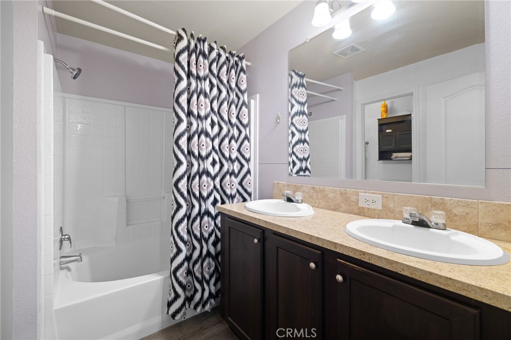 3524 East Avenue R, Unit 121 Palmdale, CA 93550 - Photo 22 of 40 a bathroom with a sink a mirror and a bathtub