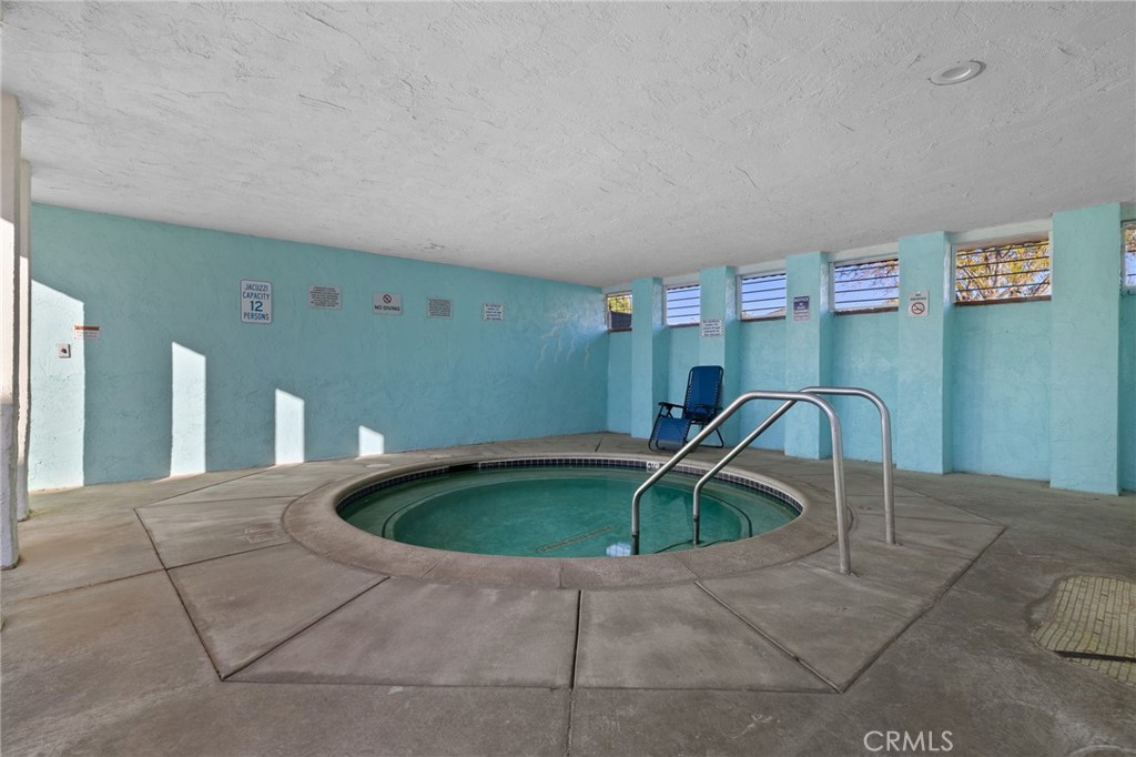 3524 East Avenue R, Unit 121 Palmdale, CA 93550 - Photo 34 of 40 a bath tub sitting in a bathroom
