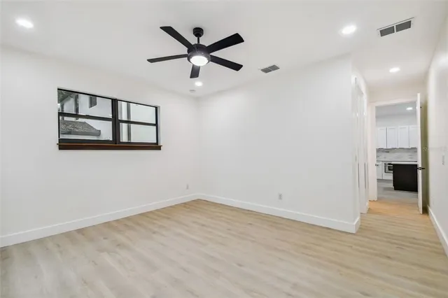 a view of back yard of the house