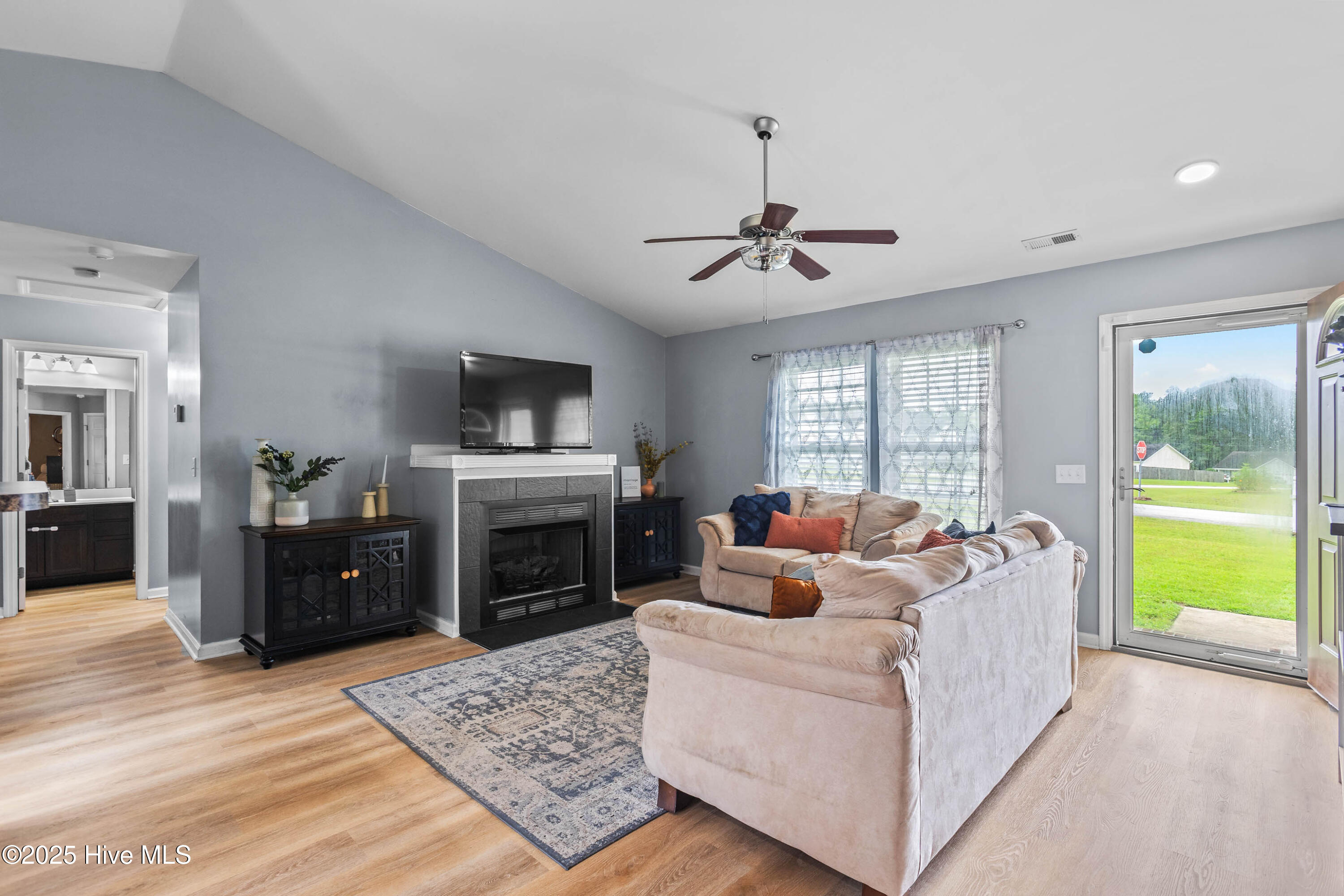 400 Old Stage Road Richlands, NC 28574 - Photo 5 of 31 05