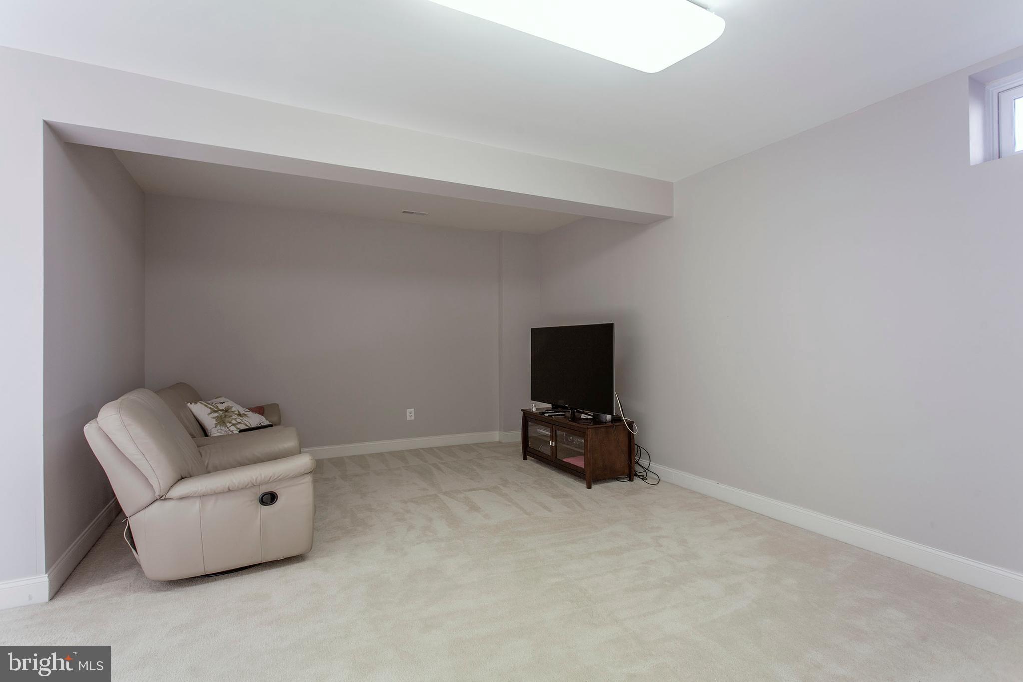 18326 Tapwood Road Boyds, MD 20841 - Photo 33 of 37 Gallery Image 33