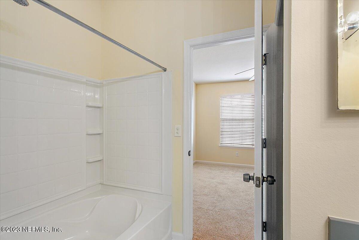 628 Crystal Way Orange Park, FL 32065 - Photo 10 of 21 a bathroom with a bathtub