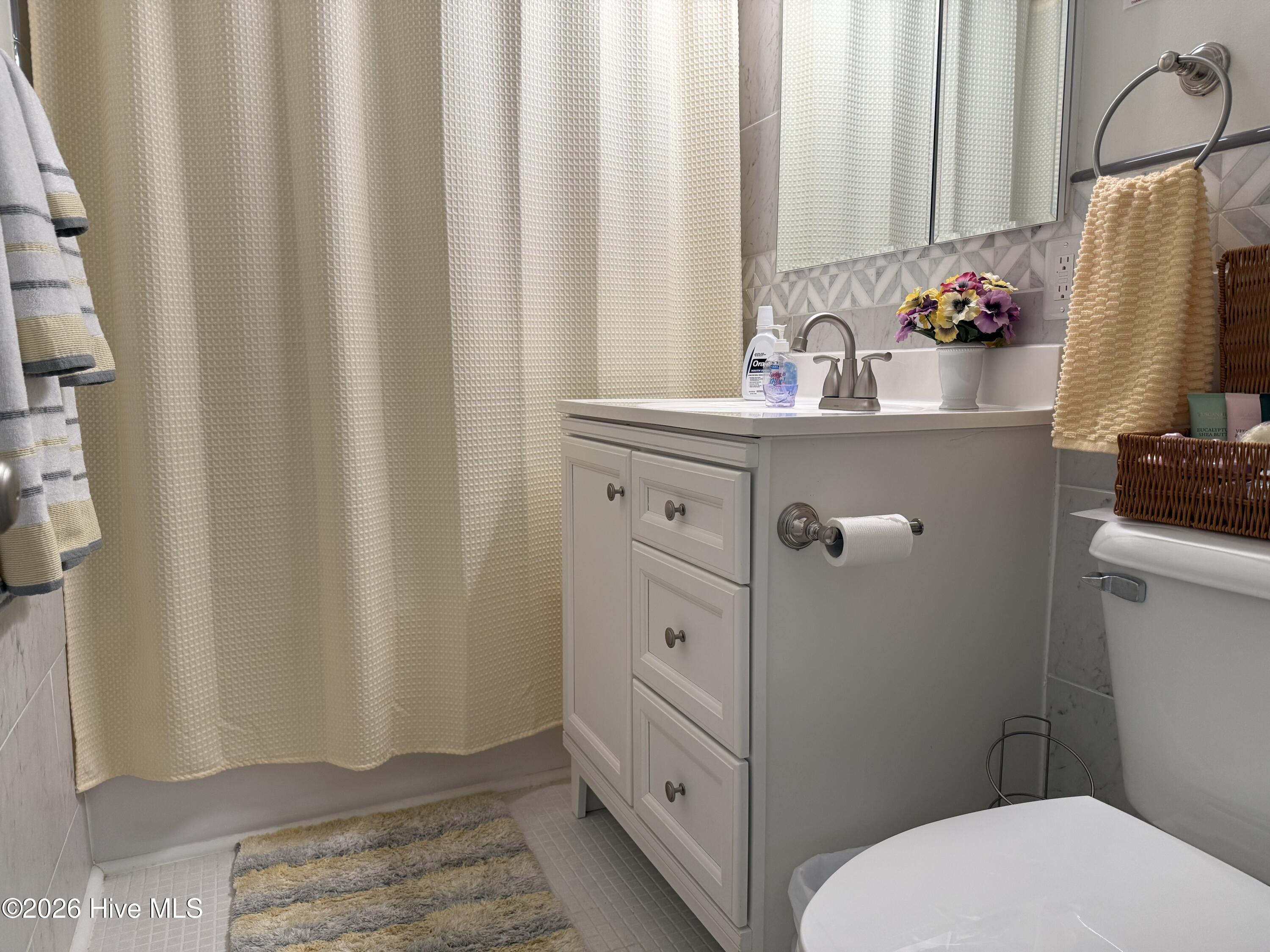 283 Salter Path Road, Unit 115 Pine Knoll Shores, NC 28512 - Photo 10 of 15 Full Bathroom