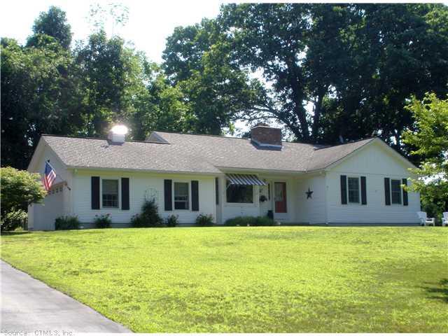 a view of house with a yard