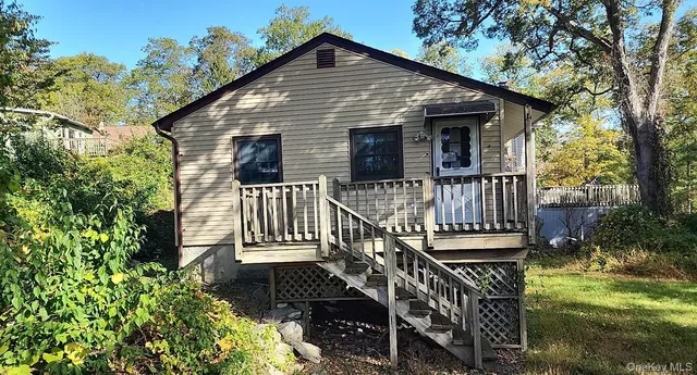 a view of a house with backyard and deck