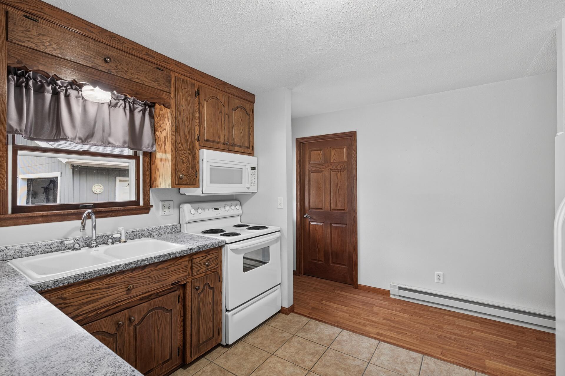 843 Yellowstone Trail Hudson, WI 54016 - Photo 9 of 29