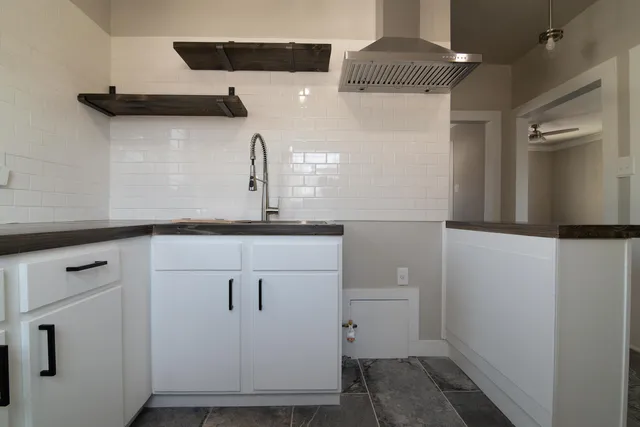 $190,000 | 860 State Line Road, Calumet City, IL 60409