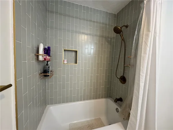 $1,800 | 31 Stella Street, Providence, RI 02909