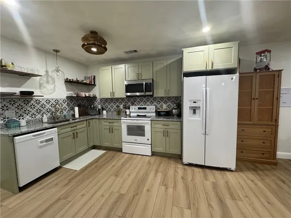 $1,800 | 31 Stella Street, Providence, RI 02909