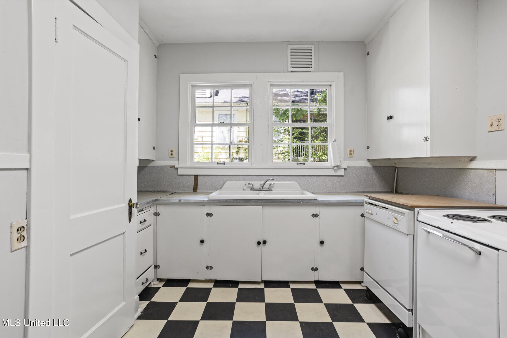 1621 St Ann Street Jackson, MS 39202 - Photo 8 of 22 1621 St Ann-10