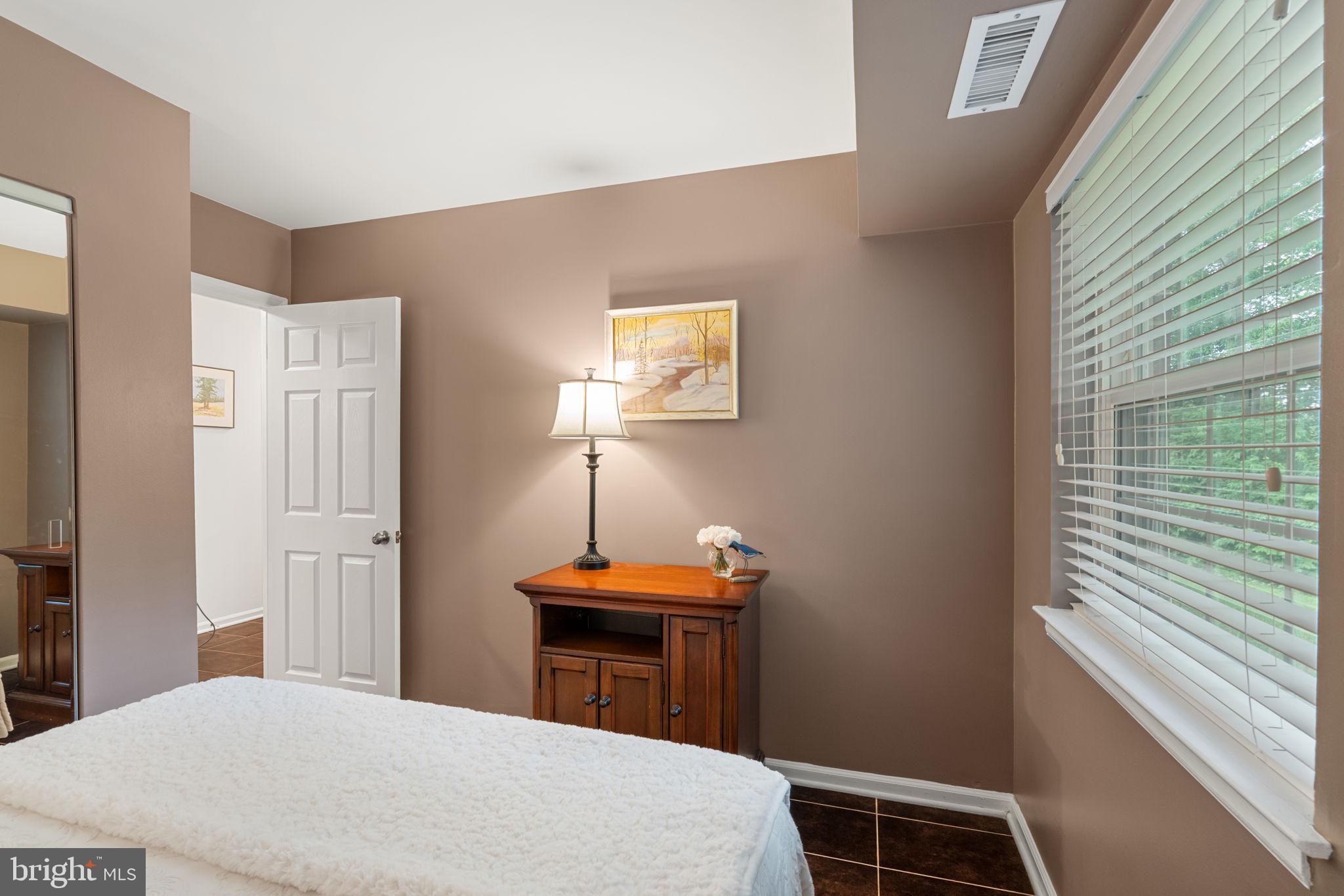 5804 Cove Landing Road, Unit 101 Burke, VA 22015 - Photo 26 of 37 2nd Bedroom