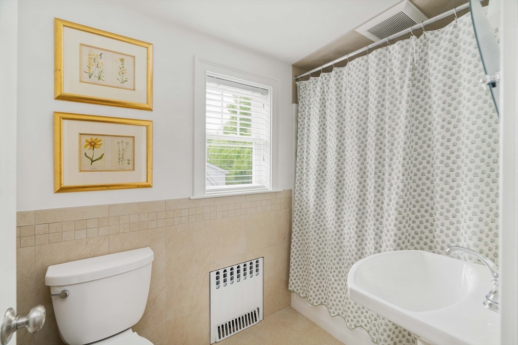 106 Florence Avenue Arlington, MA 02476 - Photo 21 of 34 a bathroom with a toilet and a bathtub