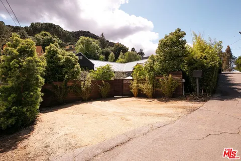$2,395,000 | 28960 Crags Drive, Agoura Hills, CA 91301