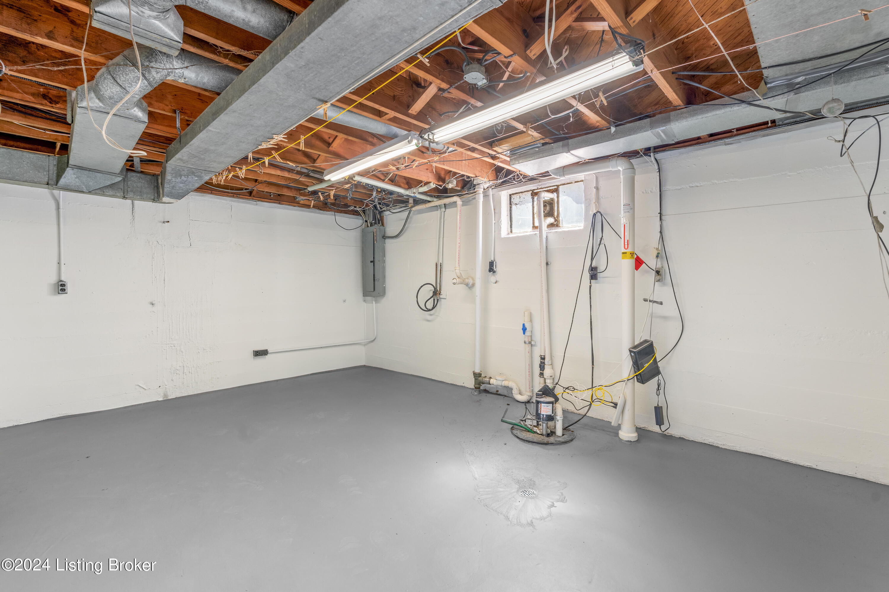 4022 Winchester Road Louisville, KY 40207 - Photo 45 of 46 36 - Storage Area