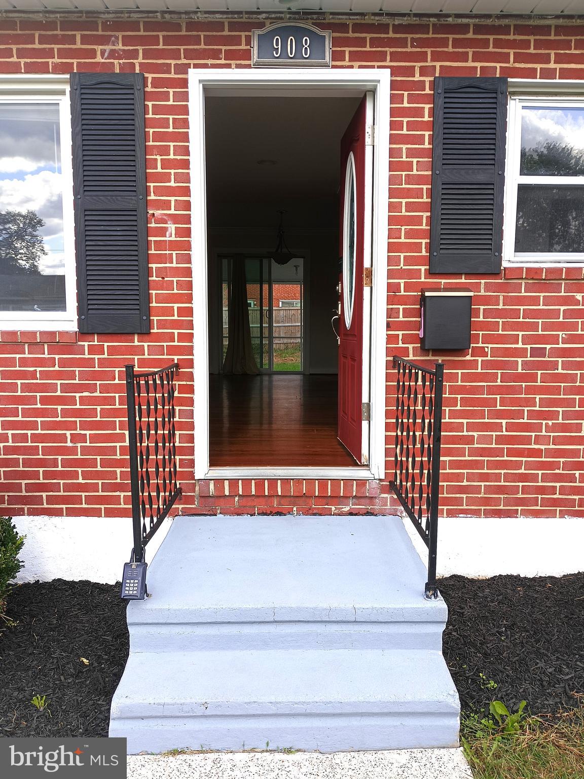908 Vanderwood Road Catonsville, MD 21228 - Photo 4 of 36 a view of entrance