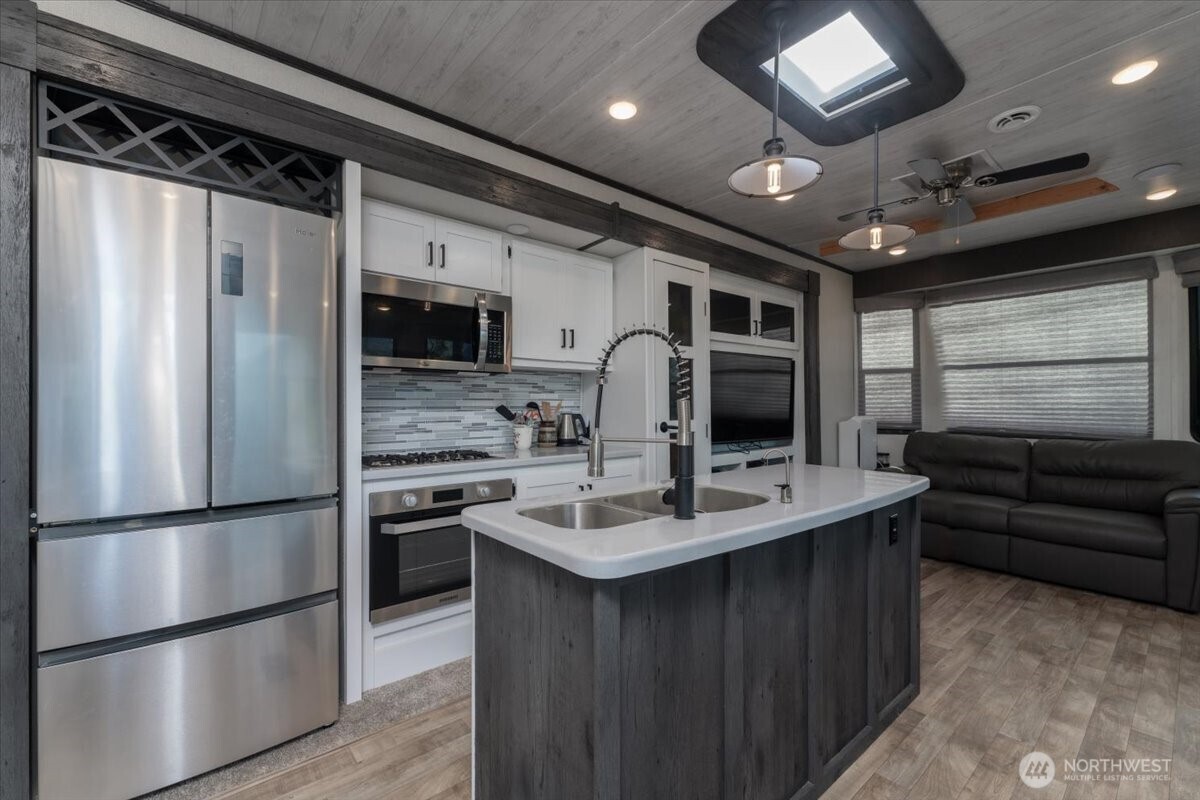 990 Upper Ridge Road Chelan, WA 98816 - Photo 12 of 37