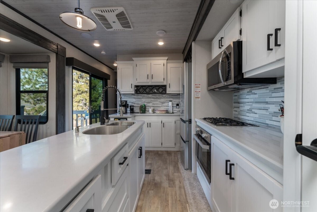 990 Upper Ridge Road Chelan, WA 98816 - Photo 13 of 37