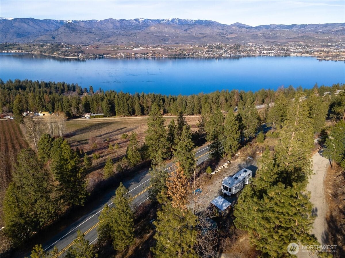 990 Upper Ridge Road Chelan, WA 98816 - Photo 2 of 37