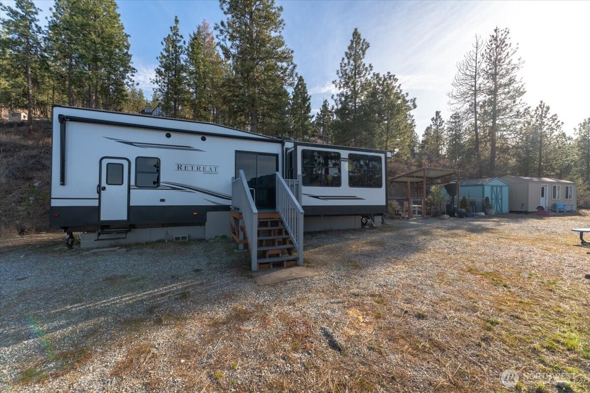 990 Upper Ridge Road Chelan, WA 98816 - Photo 8 of 37