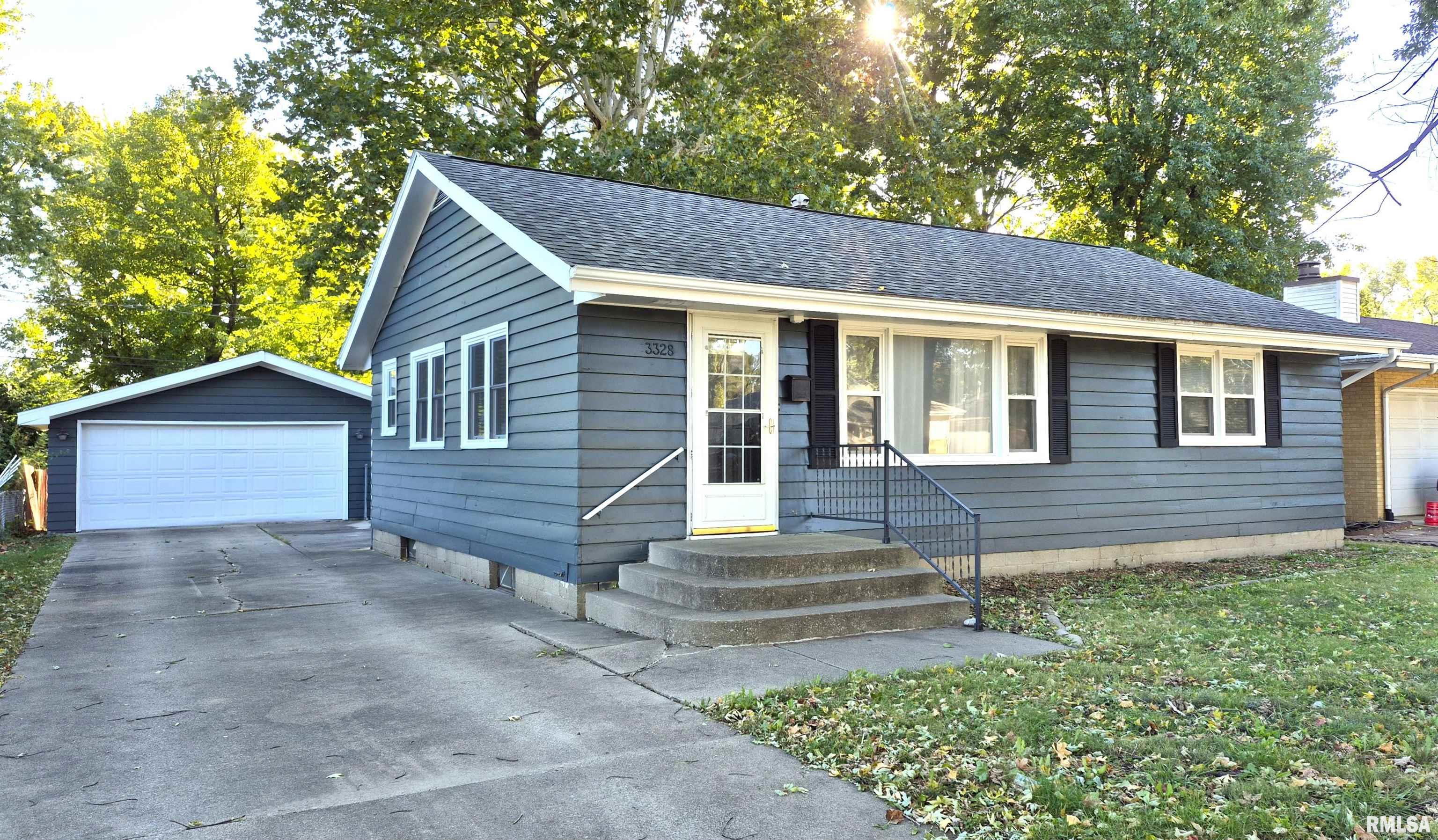 3328 South Fremont Street Springfield, IL 62703 - Photo 2 of 32