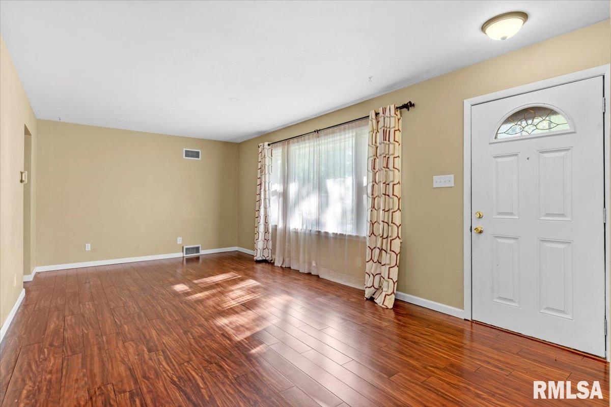 3328 South Fremont Street Springfield, IL 62703 - Photo 8 of 32