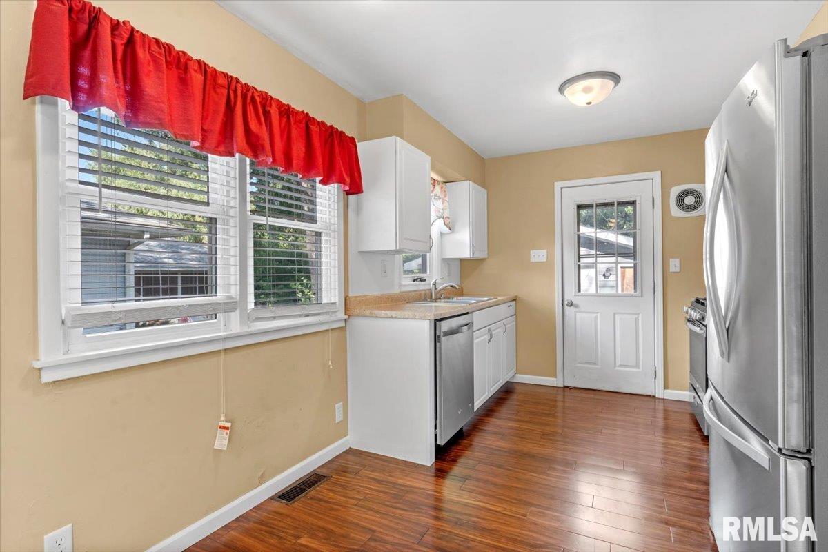 3328 South Fremont Street Springfield, IL 62703 - Photo 10 of 32