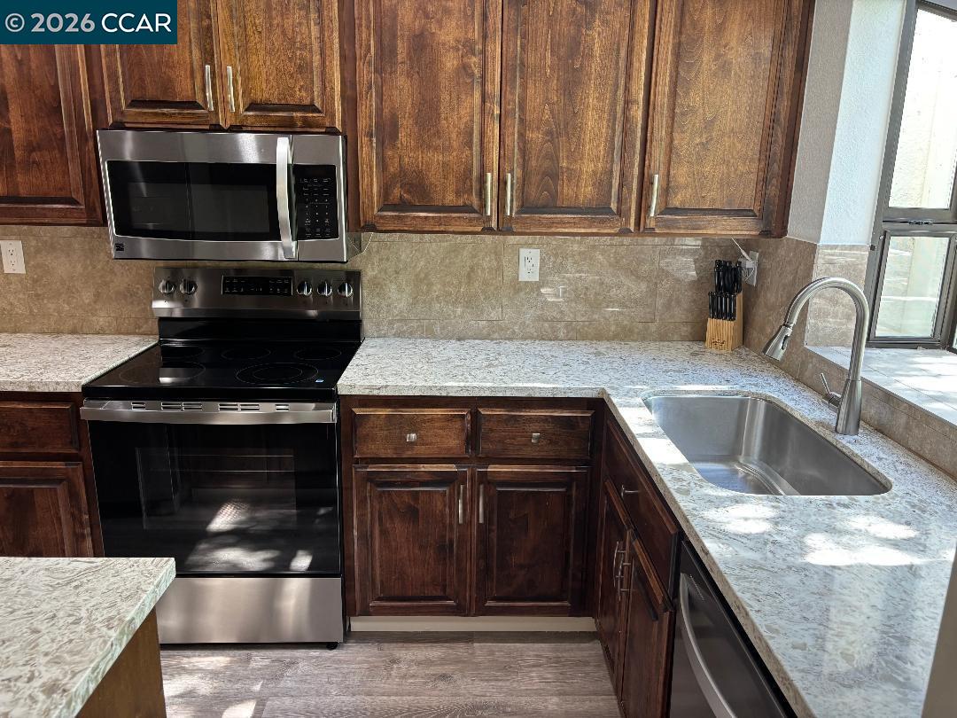 2590 Oak Road, Unit 250 Walnut Creek, CA 94597 - Photo 4 of 22