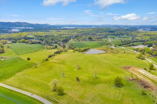 $4,500,000 | 12274 Smith Mountain Lake Parkway, Huddleston, VA 24104