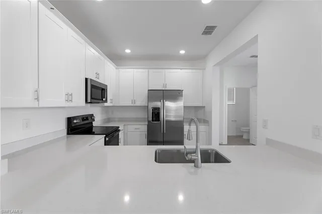 $2,300 | 2856 Citrus Street, Naples, FL 34120