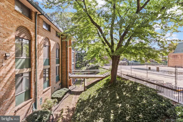 $205,000 | 501 North Armistead Street, Unit T2, Alexandria, VA 22312