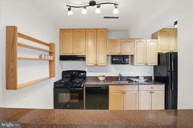 $205,000 | 501 North Armistead Street, Unit T2, Alexandria, VA 22312