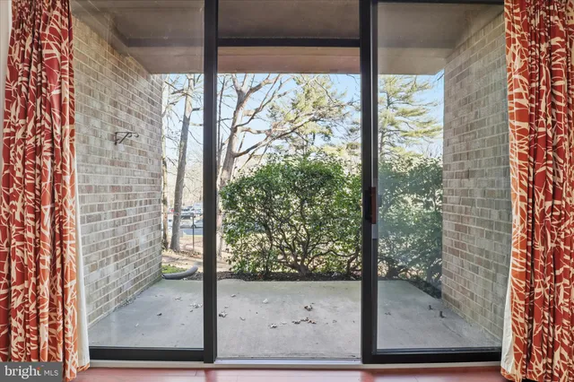 $205,000 | 501 North Armistead Street, Unit T2, Alexandria, VA 22312