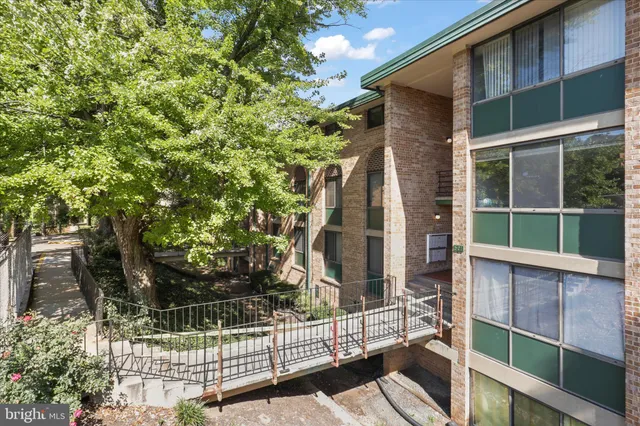 $205,000 | 501 North Armistead Street, Unit T2, Alexandria, VA 22312