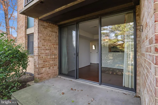 $205,000 | 501 North Armistead Street, Unit T2, Alexandria, VA 22312