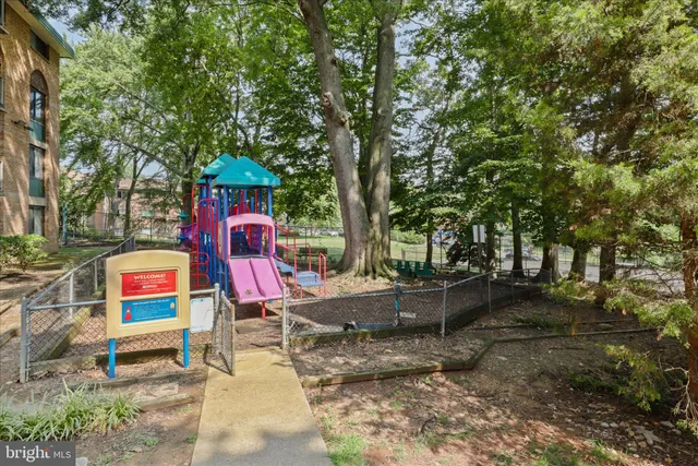 $205,000 | 501 North Armistead Street, Unit T2, Alexandria, VA 22312