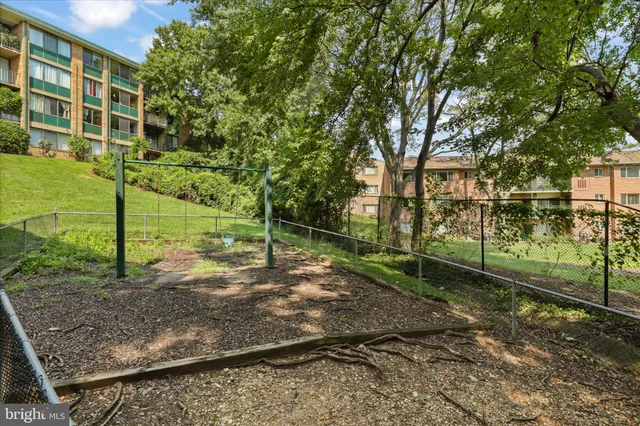 $205,000 | 501 North Armistead Street, Unit T2, Alexandria, VA 22312