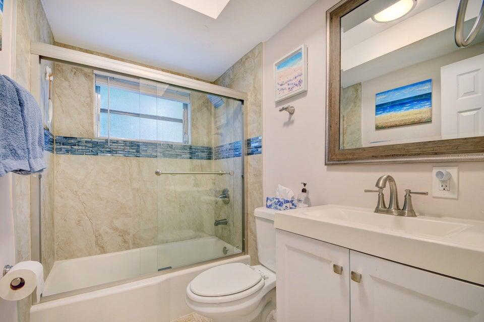 5505 North Ocean Boulevard, Unit 2104 Ocean Ridge, FL 33435 - Photo 11 of 30 Bathroom 2