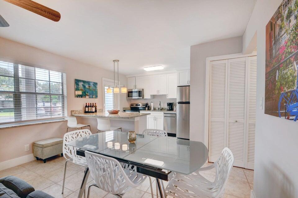 5505 North Ocean Boulevard, Unit 2104 Ocean Ridge, FL 33435 - Photo 4 of 30 Kitchen and dining area
