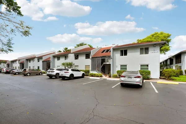 $155,000 | 14849 Cumberland Drive, Unit 2070, Delray Beach, FL 33446