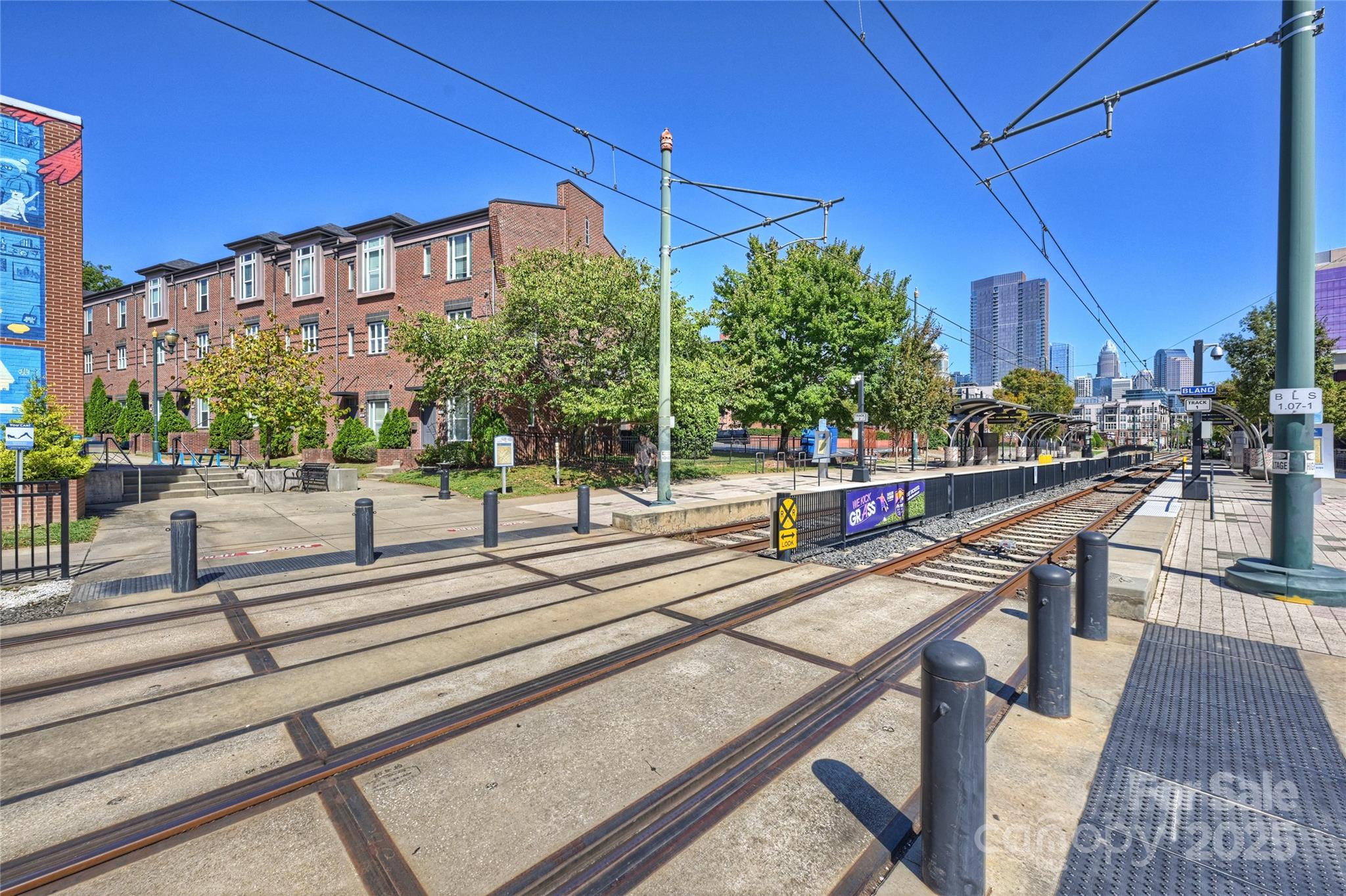 1425 Camden Road Charlotte, NC 28203 - Photo 34 of 37 a view of a balcony with chairs