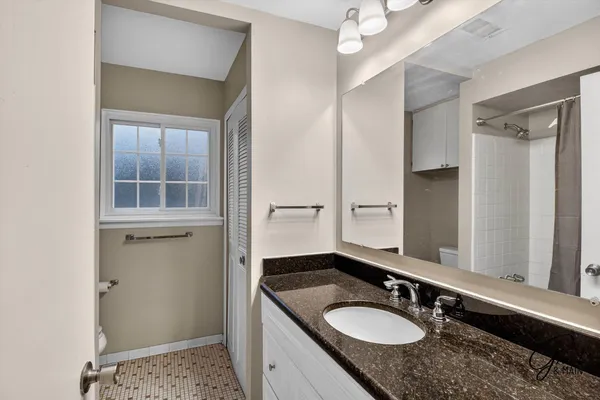 $1,095 | 8180 Crestview Drive, Sterling Heights, MI 48312