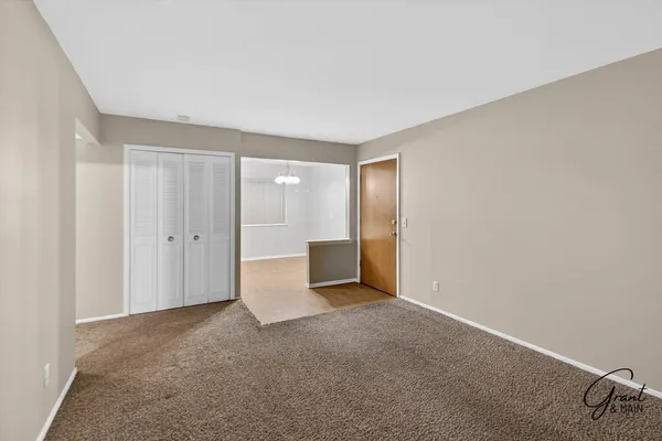$1,095 | 8180 Crestview Drive, Sterling Heights, MI 48312