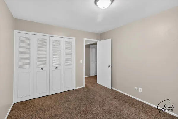 $1,095 | 8180 Crestview Drive, Sterling Heights, MI 48312