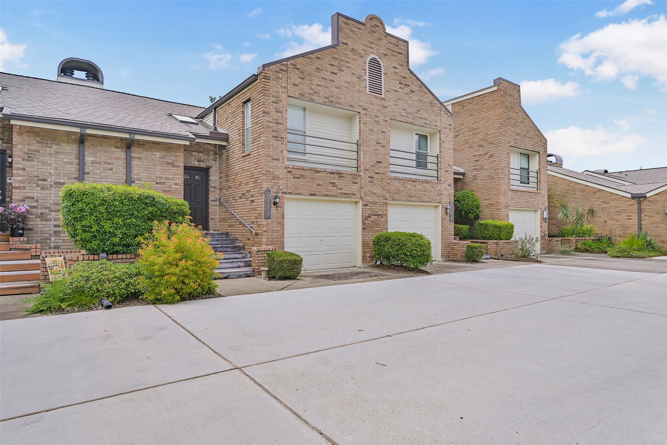 2336 Fairwind Road Houston, TX 77062 - Photo 2 of 38 Gallery Image 2
