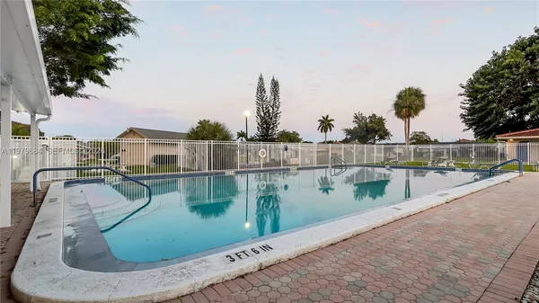 $289,900 | 5102 Northwest 53rd Street, Tamarac, FL 33319