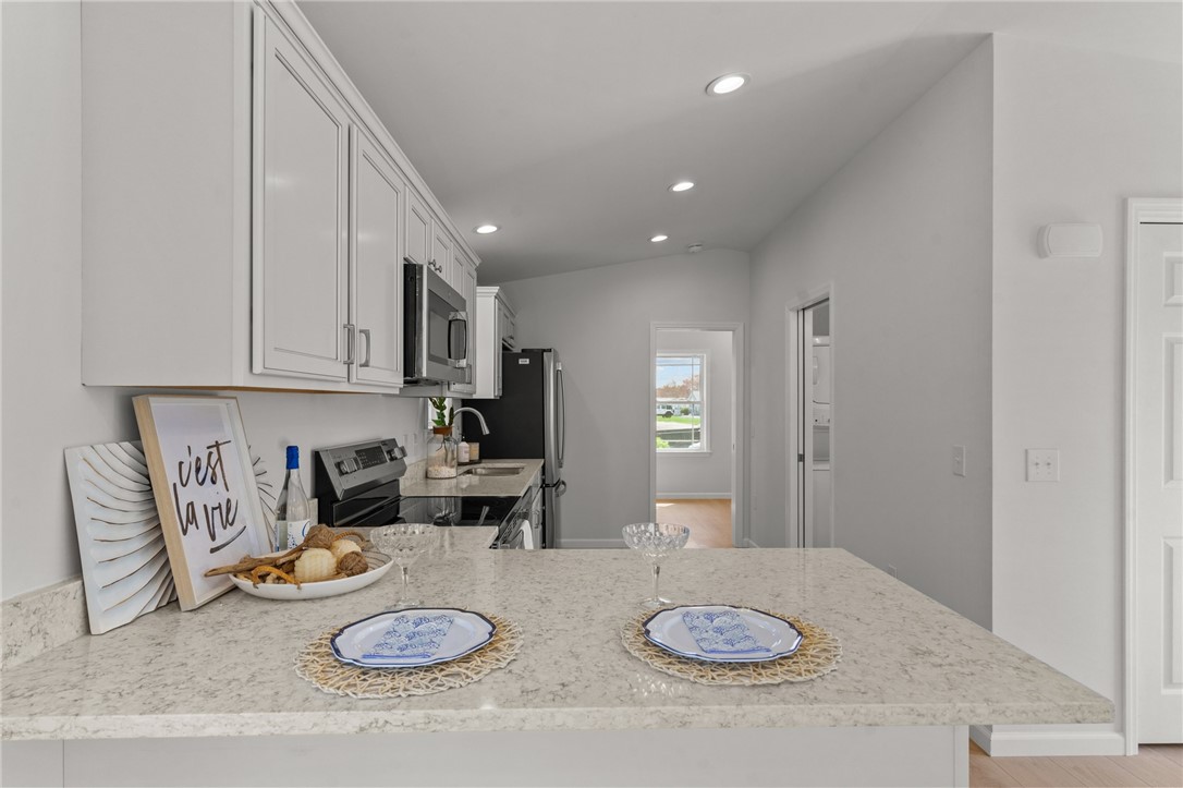 64 Burnside Avenue Narragansett, RI 02882 - Photo 3 of 13